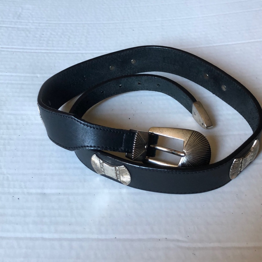 Vntge belt leather  women’s  33 inches.